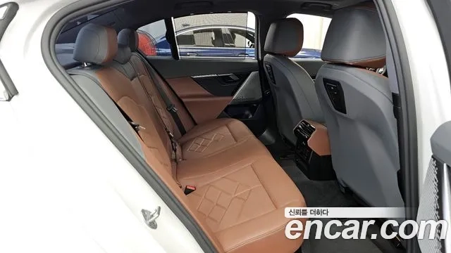 BMW 5 Series (G60) 2023 Белый из Кореи, фото 3