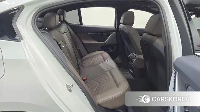 BMW 5 Series (G60) 2024 Белый из Кореи, фото 3