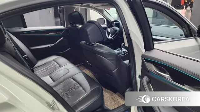 BMW 5 Series (G30) 2021 Белый из Кореи, фото 3