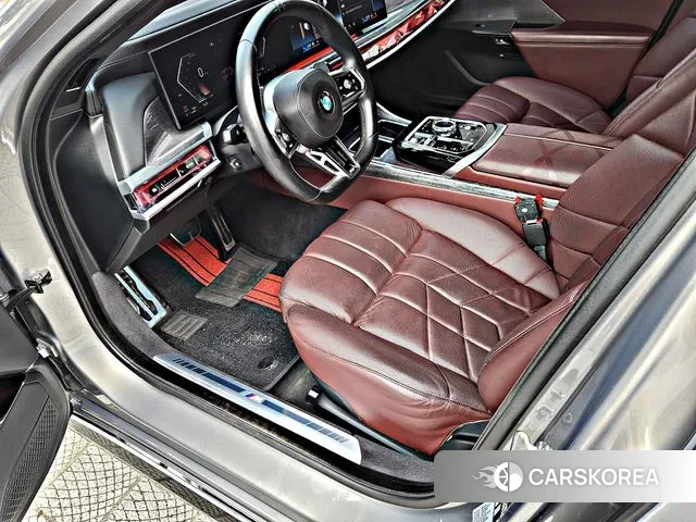 BMW 7 Series (G70) 2023 Песочный из Кореи, фото 3