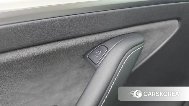 Tesla Model Y 2023 Белый из Кореи, фото 3