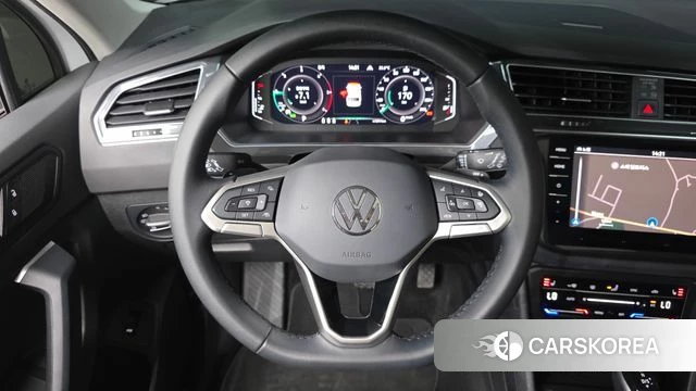 Volkswagen Tiguan second Generation 2023 Белый из Кореи, фото 3