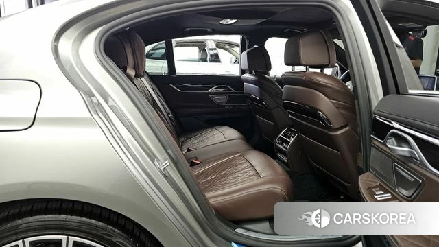 BMW 7 Series (G11) 2021 Серебристо-серый из Кореи, фото 3