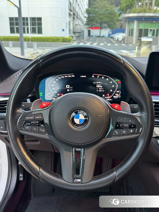 BMW 5 series 2022 Серебристо-серый из Китая, фото 3