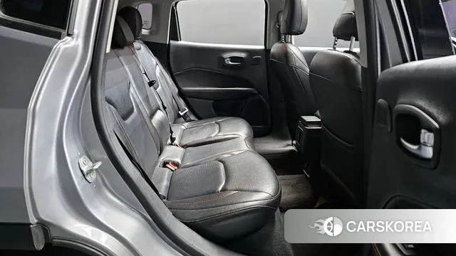 Jeep Compass 2nd Generation 2018 Серебристо-серый из Кореи, фото 3