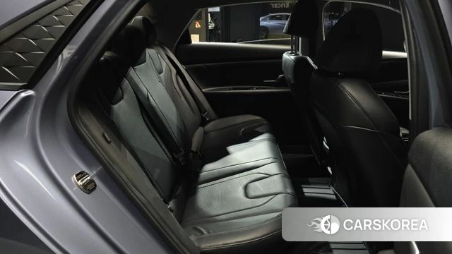 Hyundai The New Avante (CN7) 2023 Светло-серебряный цвет из Кореи, фото 3