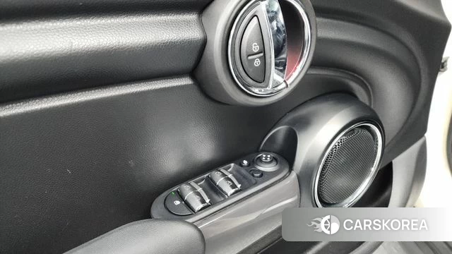 Mini Cooper 2021 Жемчужный цвет из Кореи, фото 3
