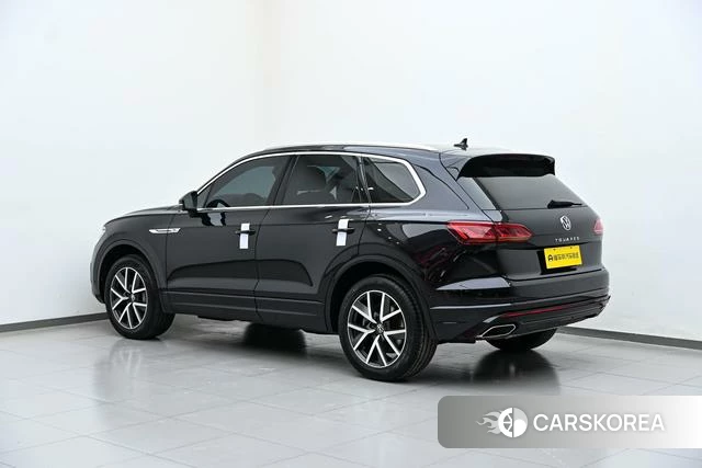 Volkswagen Touareg 2021 Черный из Китая, фото 3