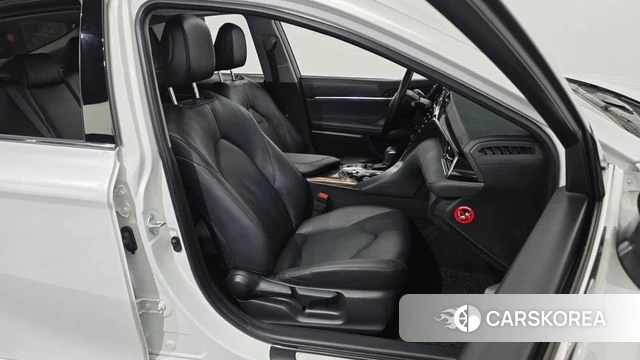 Toyota Camry (XV70) 2019 Белый из Кореи, фото 3