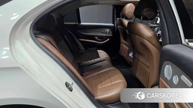 Mercedes-Benz E-Class W213 2018 Белый из Кореи, фото 3