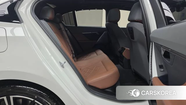 BMW 5 Series (G60) 2025 Белый из Кореи, фото 3