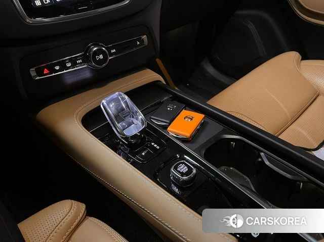 Volvo XC90 second Generation 2024 Белый из Кореи, фото 3