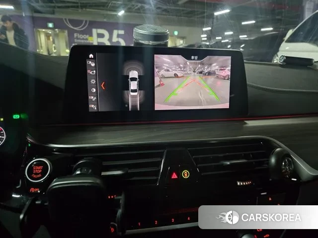 BMW 5 Series (G30) 2019 Белый из Кореи, фото 3