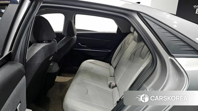 Hyundai Avante Hybrid (CN7) 2022 Серебряный из Кореи, фото 3