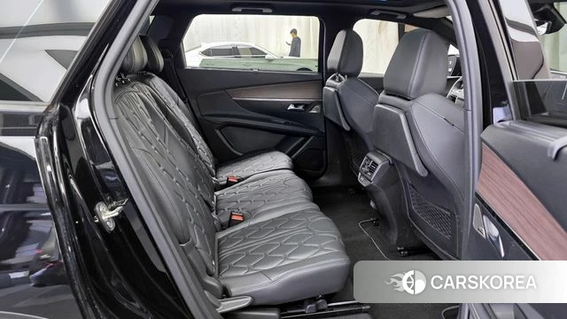 Peugeot 5008 second generation 2024 Черный из Кореи, фото 3