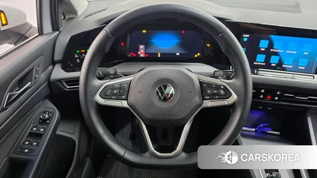 Volkswagen Golf 8th Generation 2022 Белый из Кореи, фото 3