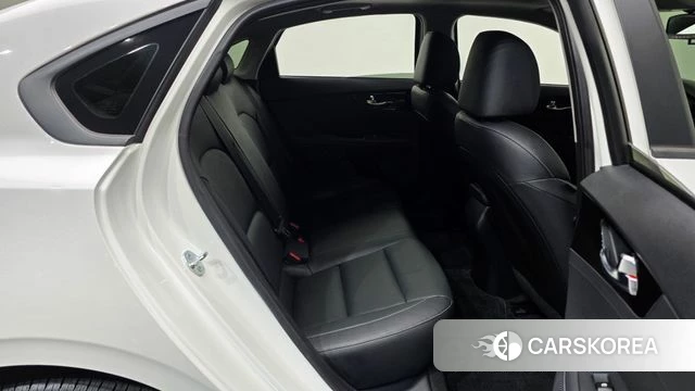 Kia The New K3 2nd generation 2024 Белый из Кореи, фото 3