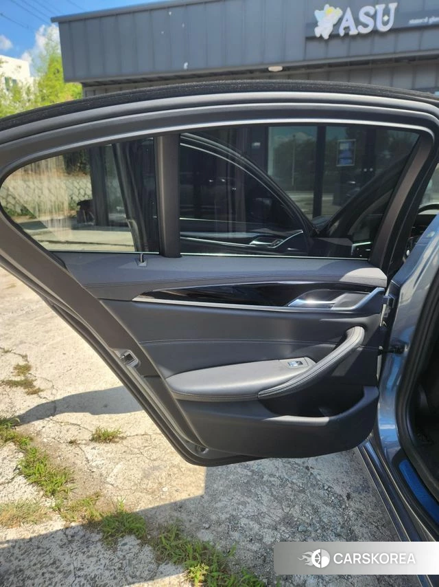BMW 5 Series (G30) 2020 Серебристо-серый из Кореи, фото 3