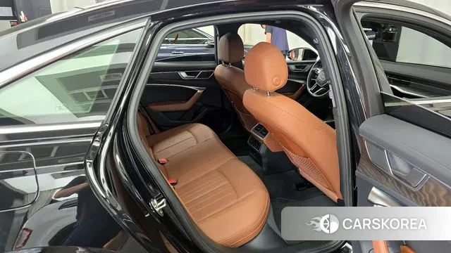 Audi A6 (C8) 2021 Черный из Кореи, фото 3