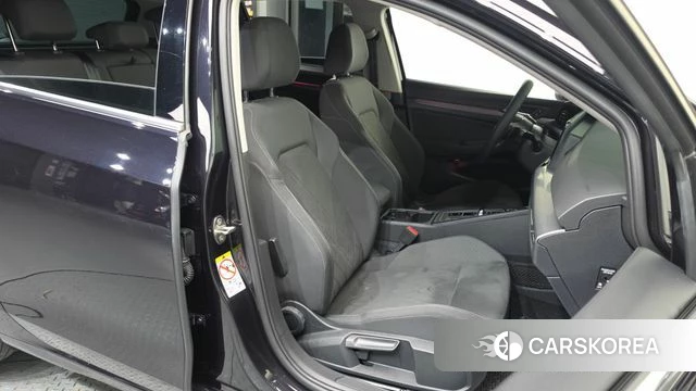 Volkswagen Golf 8th Generation 2022 Черный из Кореи, фото 3
