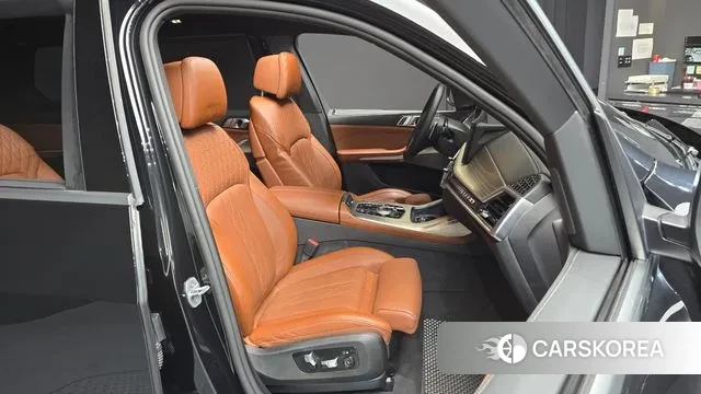 BMW X7 (G07) 2025 Черный из Кореи, фото 3