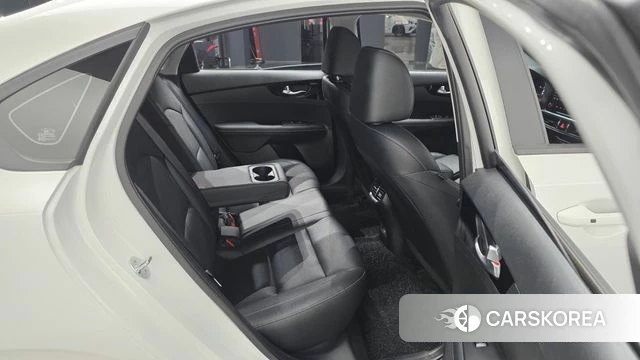 Kia The New K3 2nd generation 2023 Белый из Кореи, фото 3