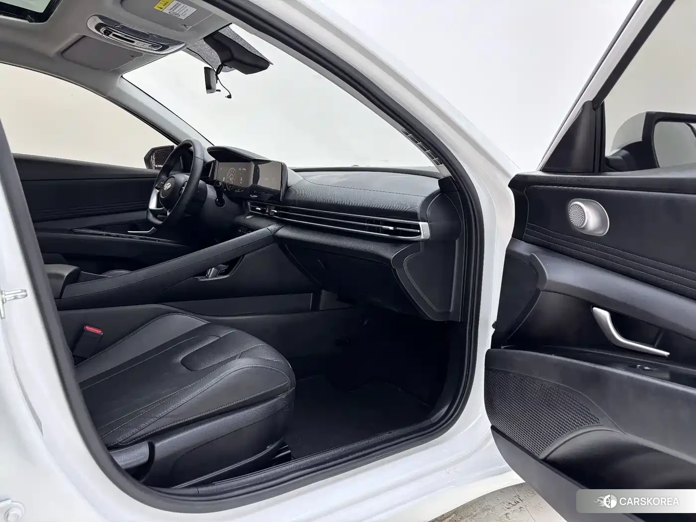 Hyundai Elantra 2023 Белый из Китая, фото 3