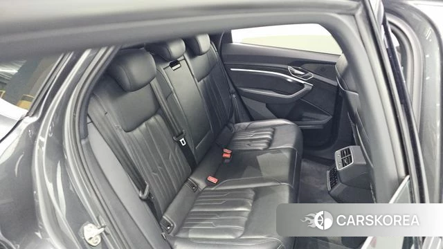 Audi e-Tron 2021 Серый из Кореи, фото 3