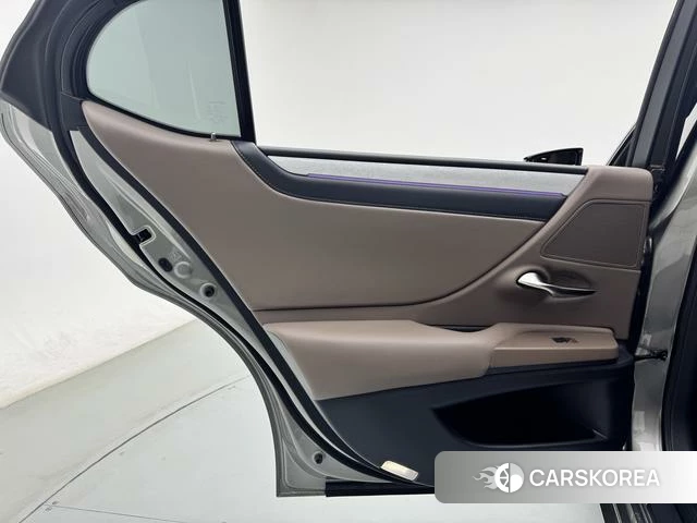 Lexus ES 2025 Темно-серый из Китая, фото 3