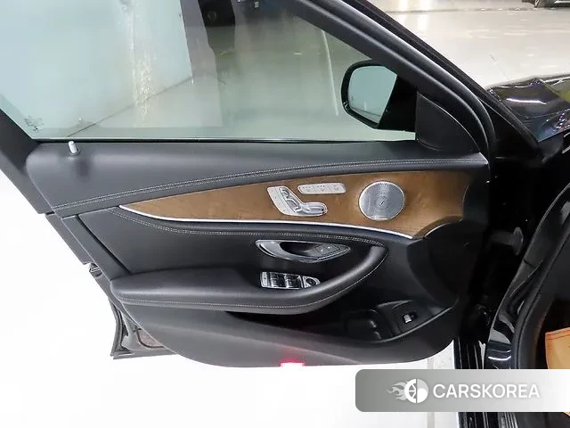 Mercedes-Benz E-Class W213 2019 Черный из Кореи, фото 3