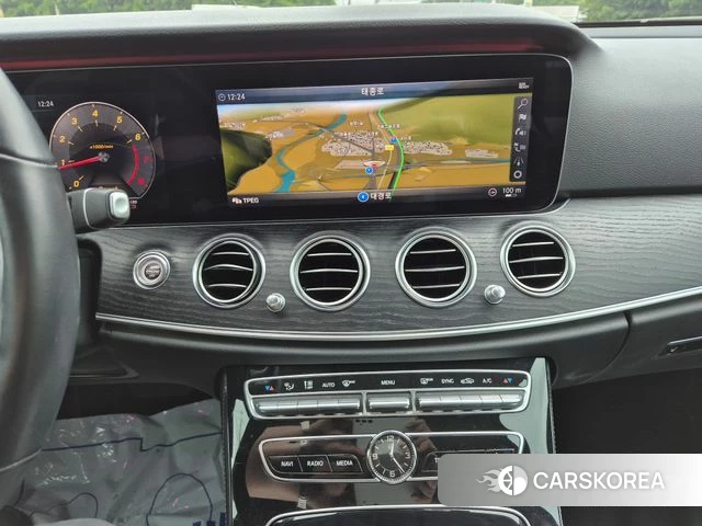 Mercedes-Benz E-Class W213 2018 Серый из Кореи, фото 3