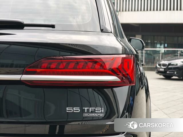 Audi Q7 2024 Черный из Китая, фото 3