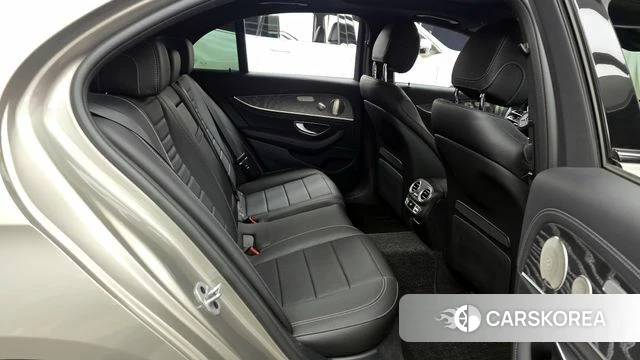 Mercedes-Benz E-Class W213 2023 Песочный из Кореи, фото 3