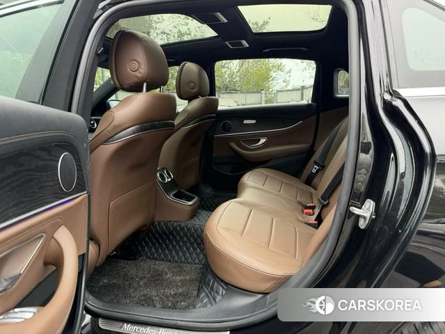 Mercedes-Benz E-class 2022 Черный из Китая, фото 3
