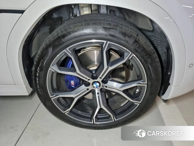 BMW X6 (G06) 2023 Белый из Кореи, фото 3