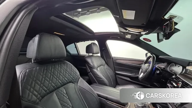 BMW 5 Series (G30) 2018 Белый из Кореи, фото 3