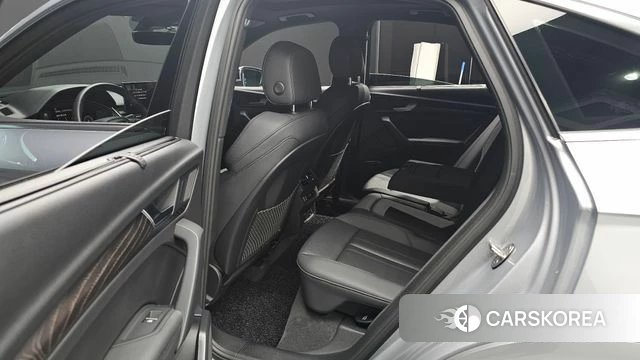 Audi Q5 (FY) 2023 Серебристо-серый из Кореи, фото 3