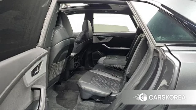 Audi Q8 (4M) 2023 Черный из Кореи, фото 3