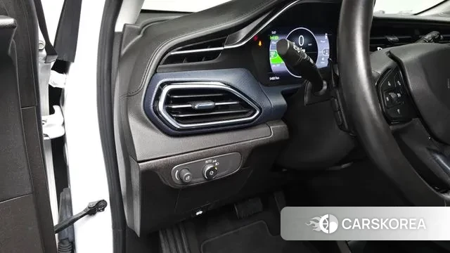 Chevrolet (GM Daewoo) Bolt EUV 2023 Белый из Кореи, фото 3