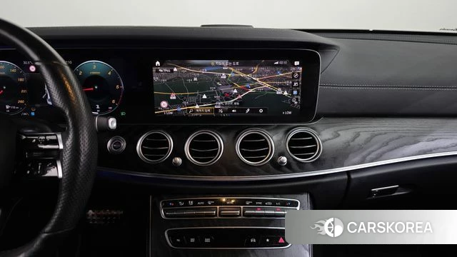 Mercedes-Benz E-Class W213 2021 Серебряный из Кореи, фото 3