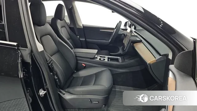 Tesla Model Y 2024 Черный из Кореи, фото 3