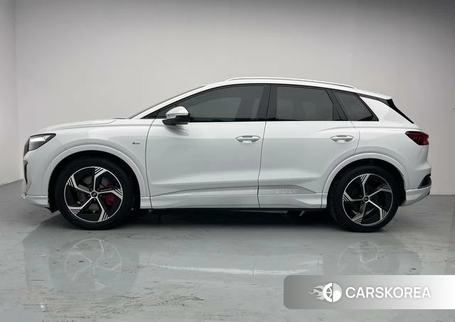 Audi Q4 e-tron 2022 Белый из Китая, фото 3