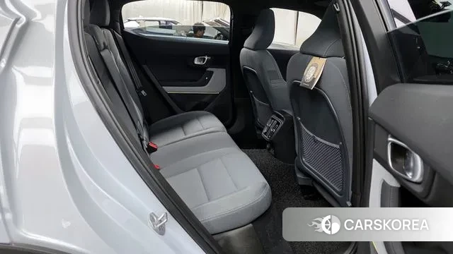 Polestar Polestar 2 2024 Светло-серебряный цвет из Кореи, фото 3