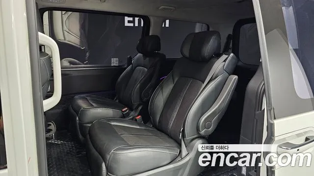 Hyundai Staria 2023 Белый из Кореи, фото 3