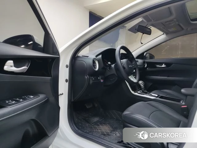 Kia K3 2022 Белый из Китая, фото 3