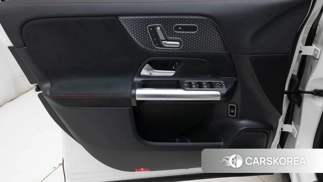 Mercedes-Benz GLA - Class H247 2025 Белый из Кореи, фото 3