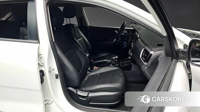 Kia Stonic 2018 Белый из Кореи, фото 3