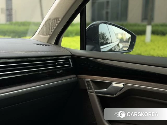 Volkswagen Touareg 2024 Черный из Китая, фото 3