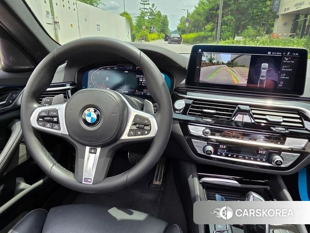 BMW 5 Series (G30) 2021 Серебряный из Кореи, фото 3