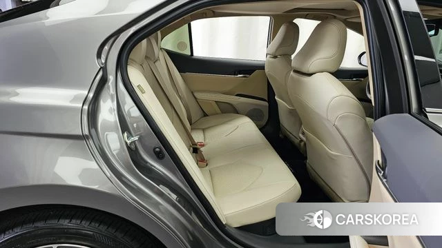 Toyota Camry (XV70) 2023 Серый из Кореи, фото 3